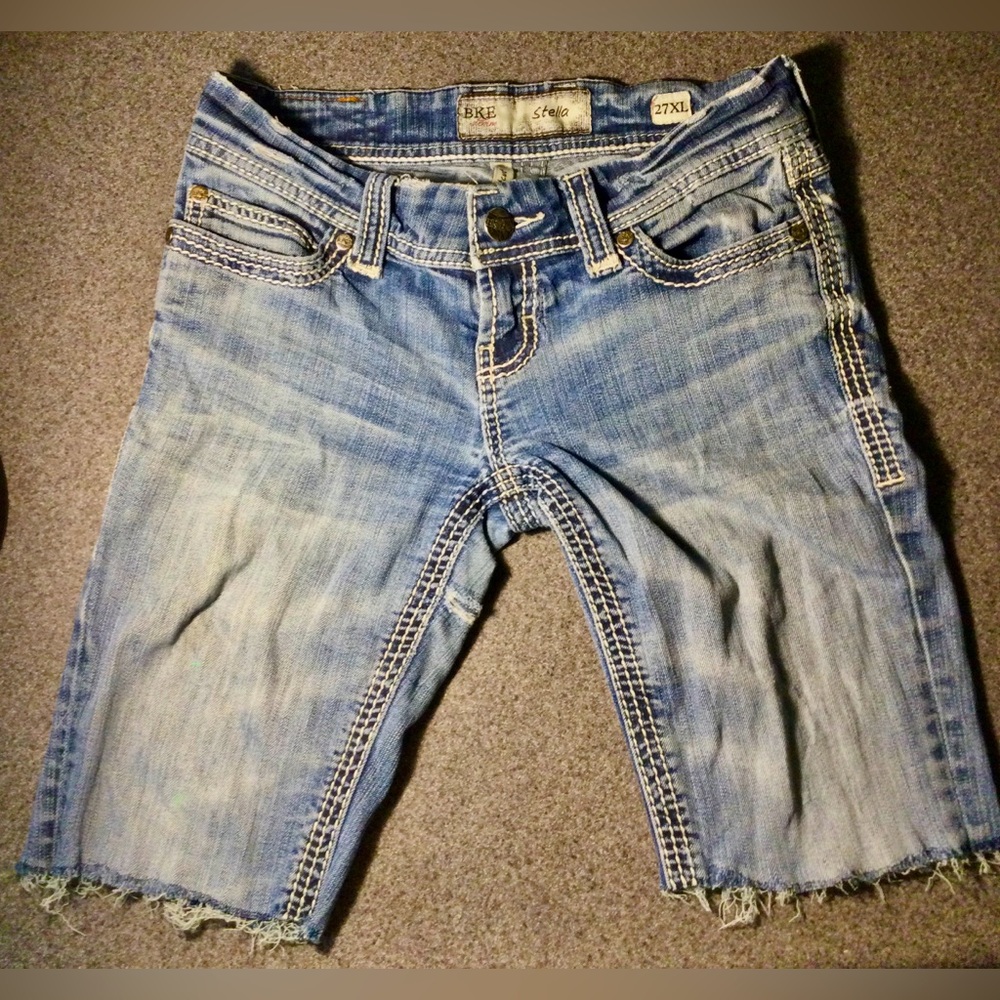 BKE Stella Women’s Size 27 Distressed Low Rise Denim Blue Jean Cut Off Shorts